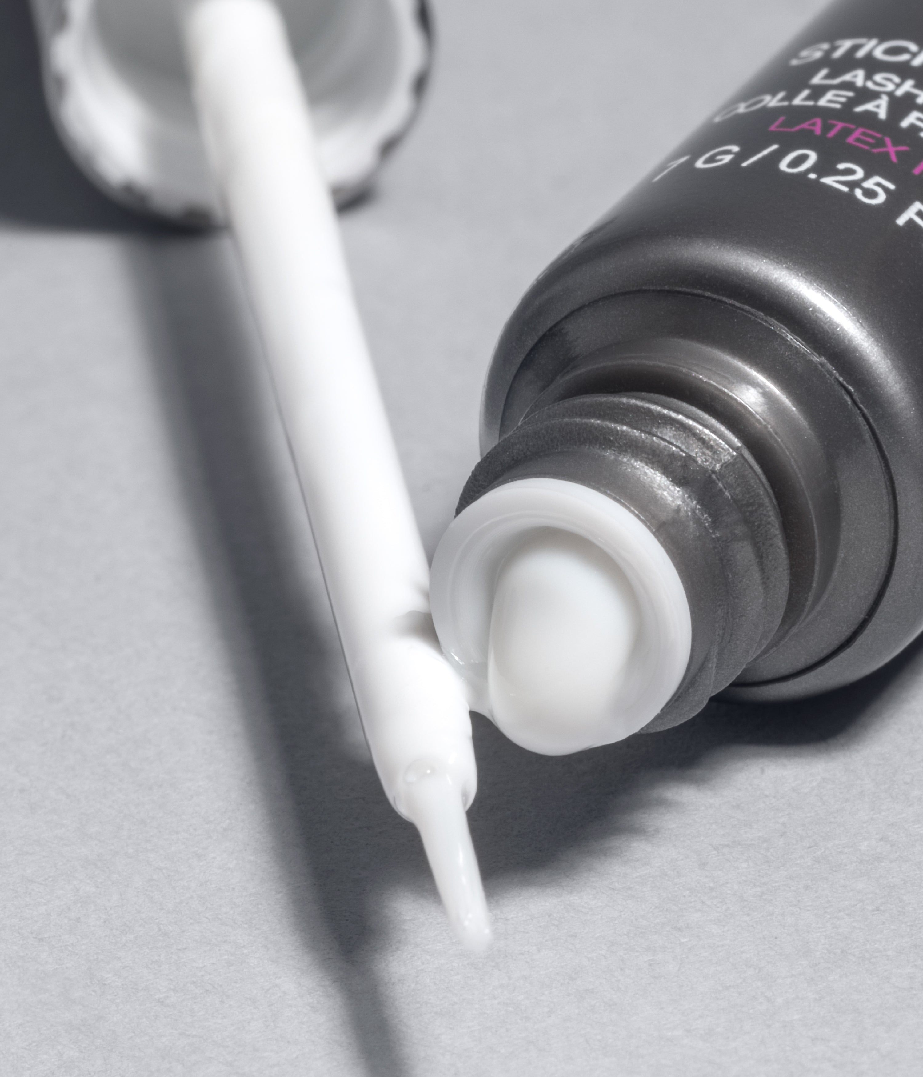 huda-beauty-sticky-tack-latex-free-wimpernkleber-transparent image 3