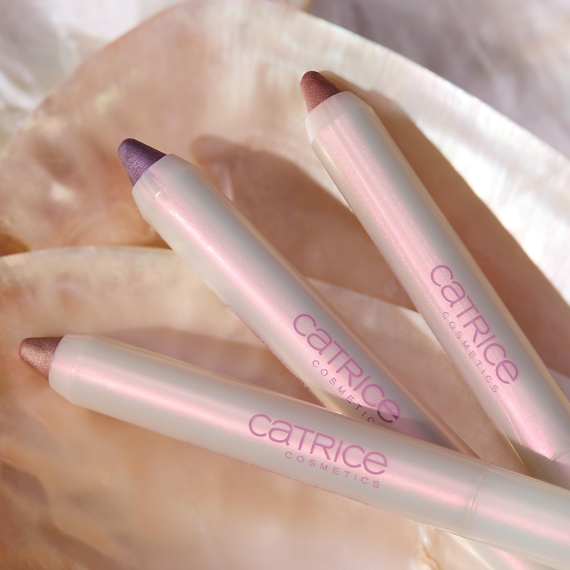 catrice-pearlfection-eyeshadow-stick-c01-wei-2-7-g-schimmernd image 3
