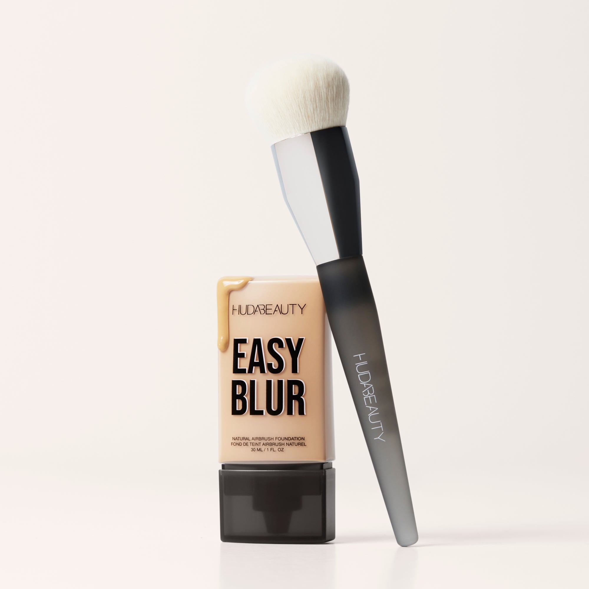 huda-beauty-easy-blur-base-brush-foundation-pinsel image 3