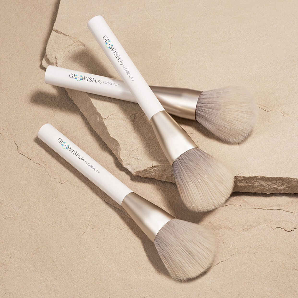 huda-beauty-easy-bake-glowish-powder-brush-puderpinsel image 2