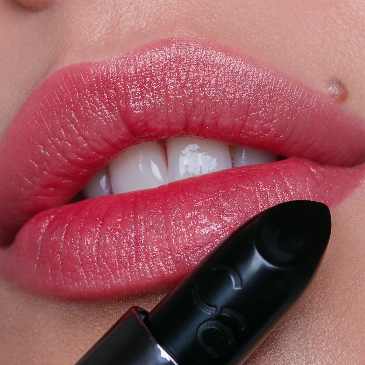 catrice-dark-ruby-glow-lip-balm-010-schwarz-3-5g image 5
