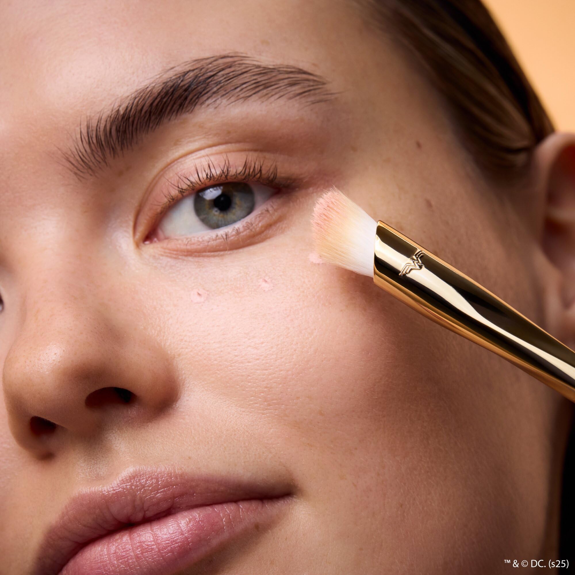 catrice-wonder-woman-concealer-pinsel-vegan-1-st-ck image 3