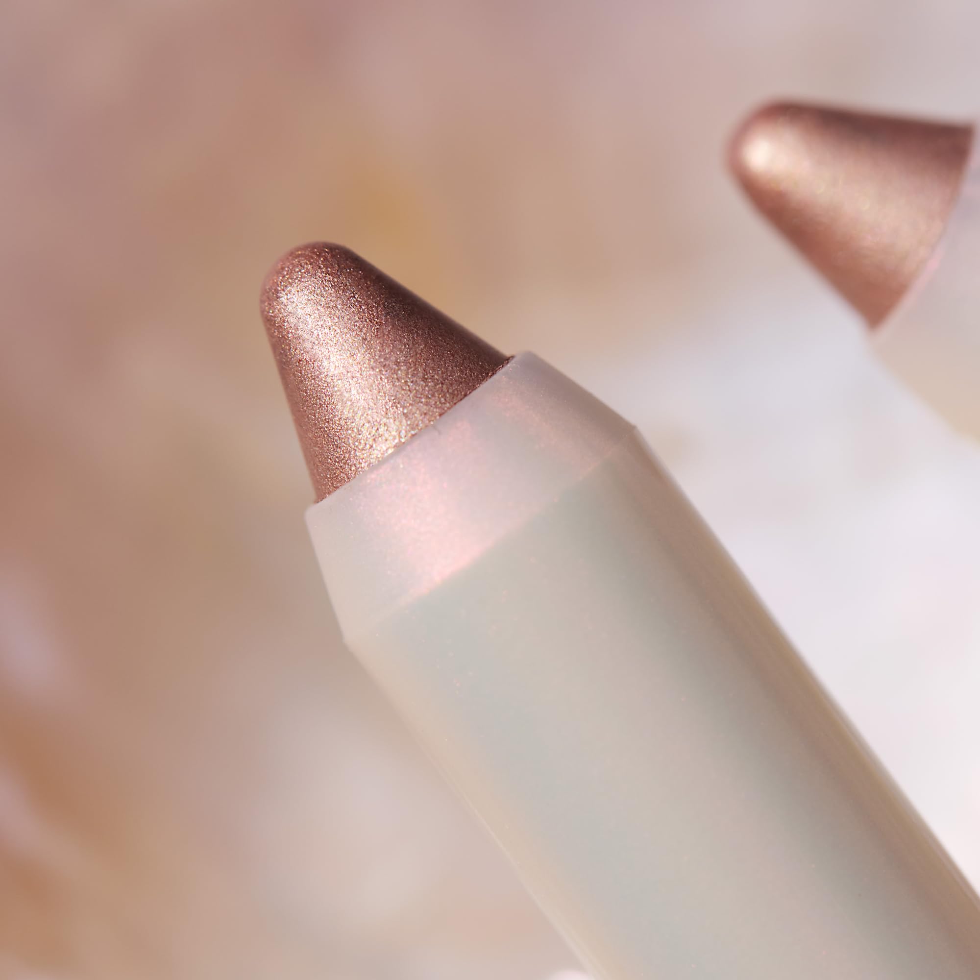 catrice-pearlfection-eyeshadow-stick-c03-gold-schimmernd-2-7g image 4