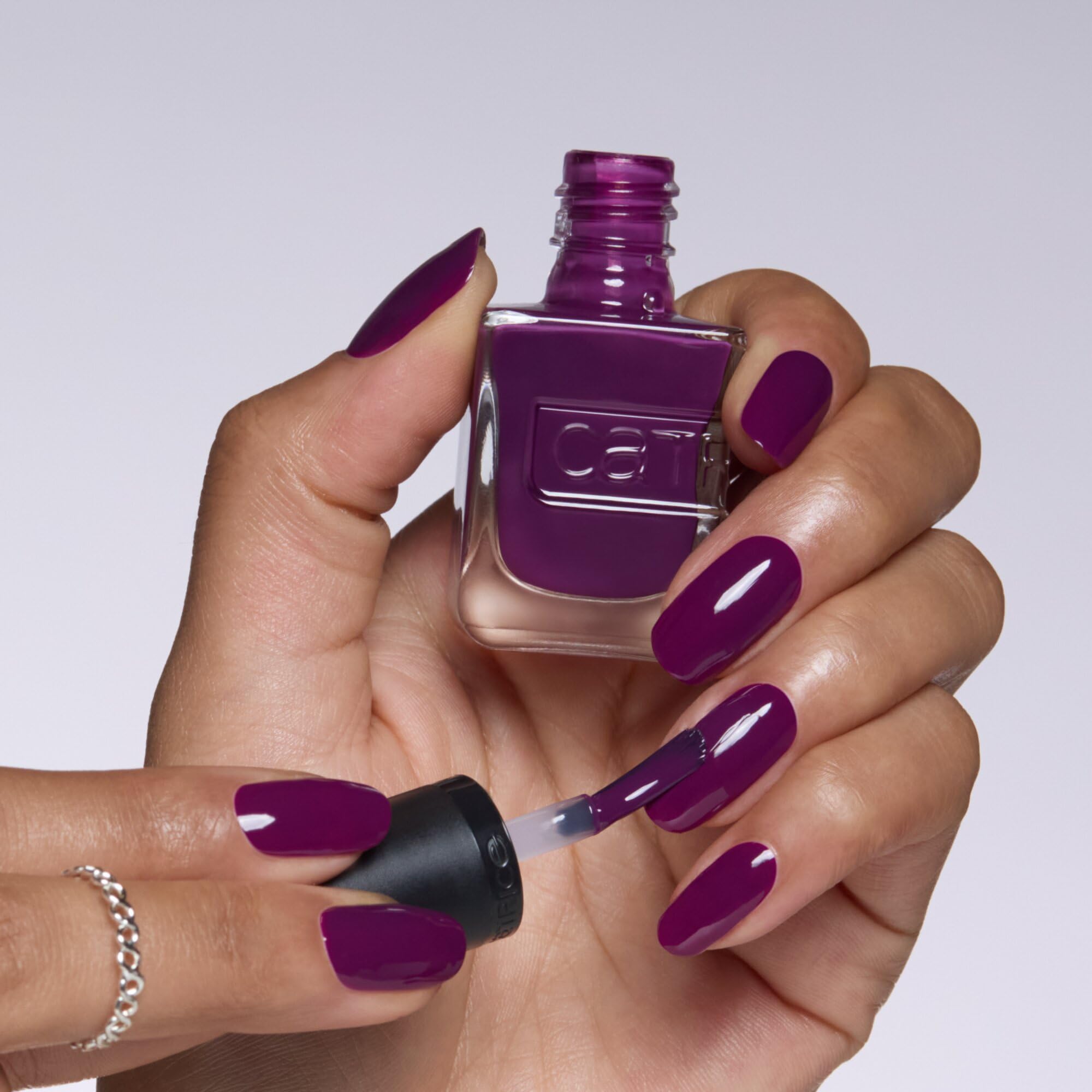 catrice-gel-affair-nail-lacquer-023-nagellack-violett-10-5ml image 5
