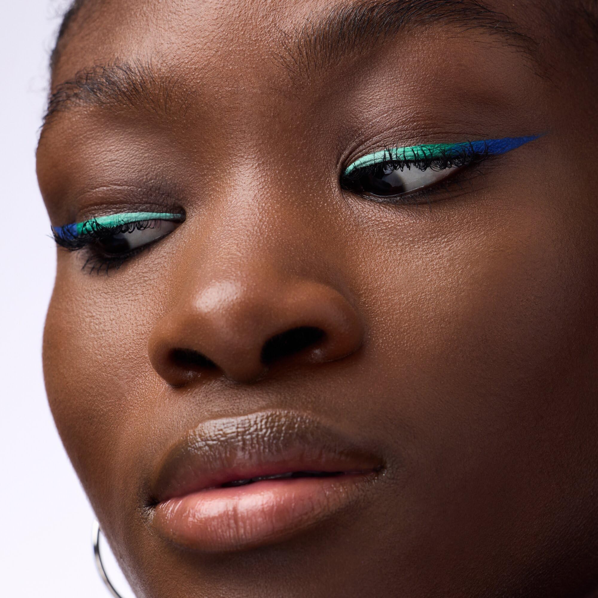 catrice-matte-liner-water-activated-eyeliner-matt-6-farben-8-5g image 6