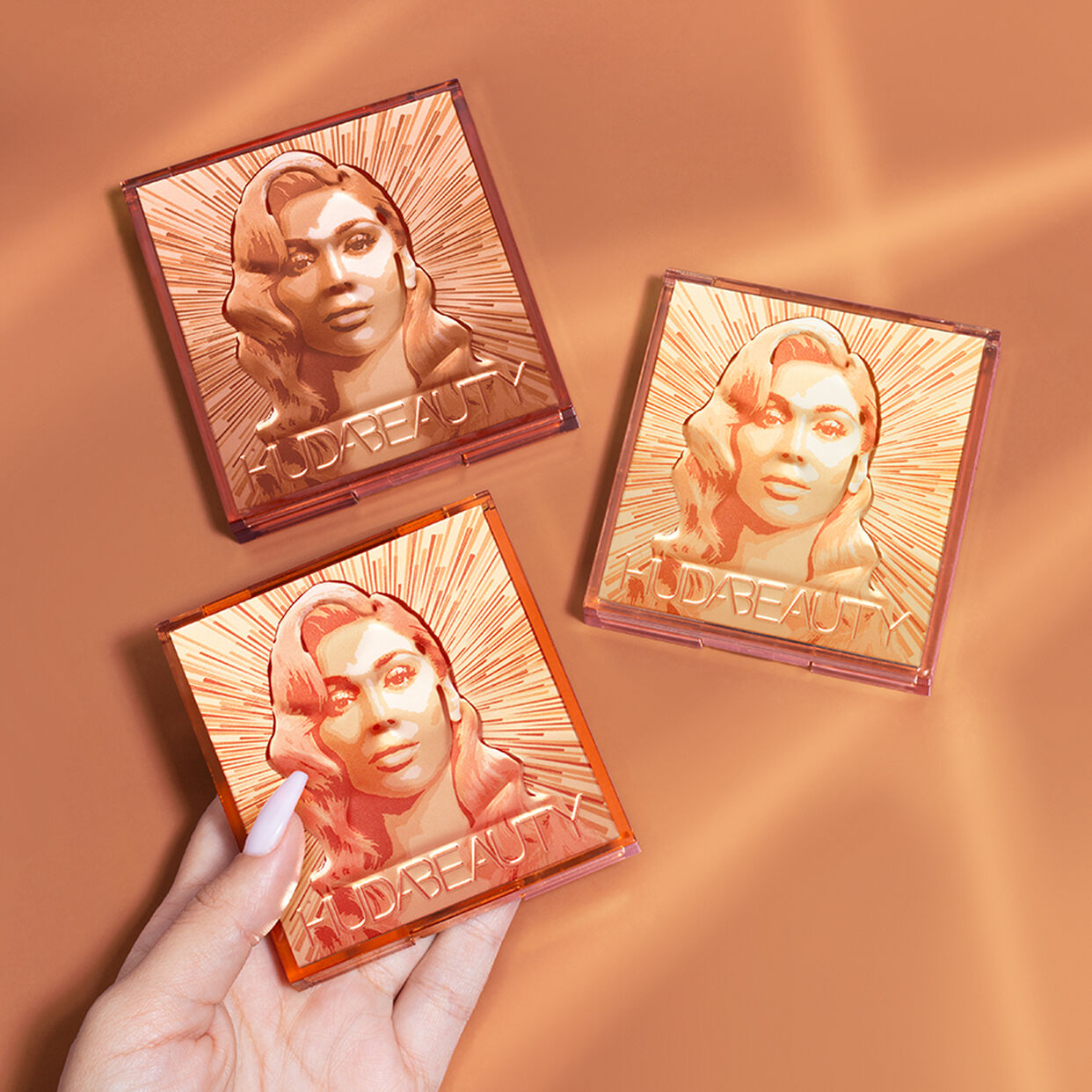 huda-beauty-obsessions-mini-glow-highlighter-palette-light image 1