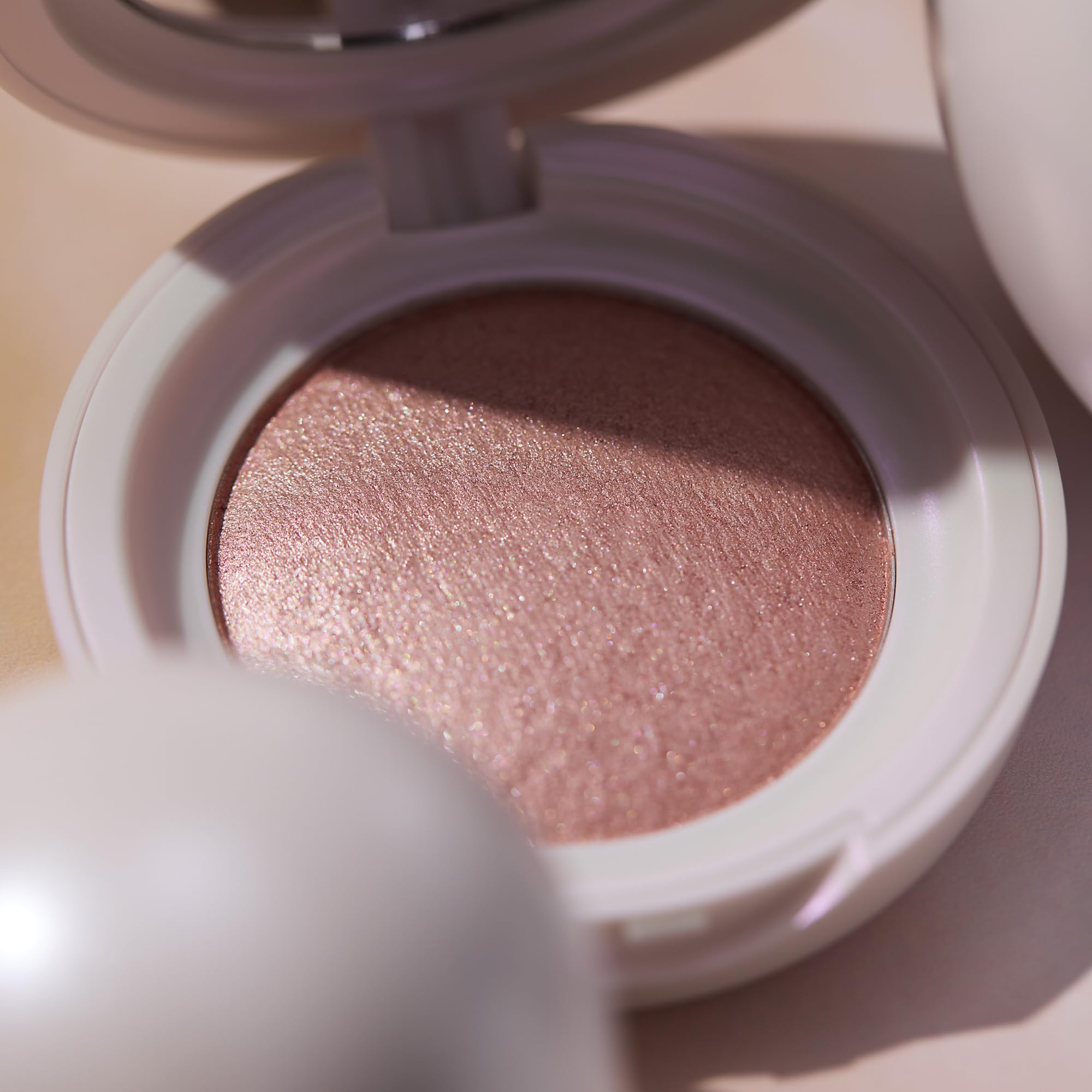 catrice-pearlfection-highlighter-c02-pink-8-5-g-schimmernd image 4