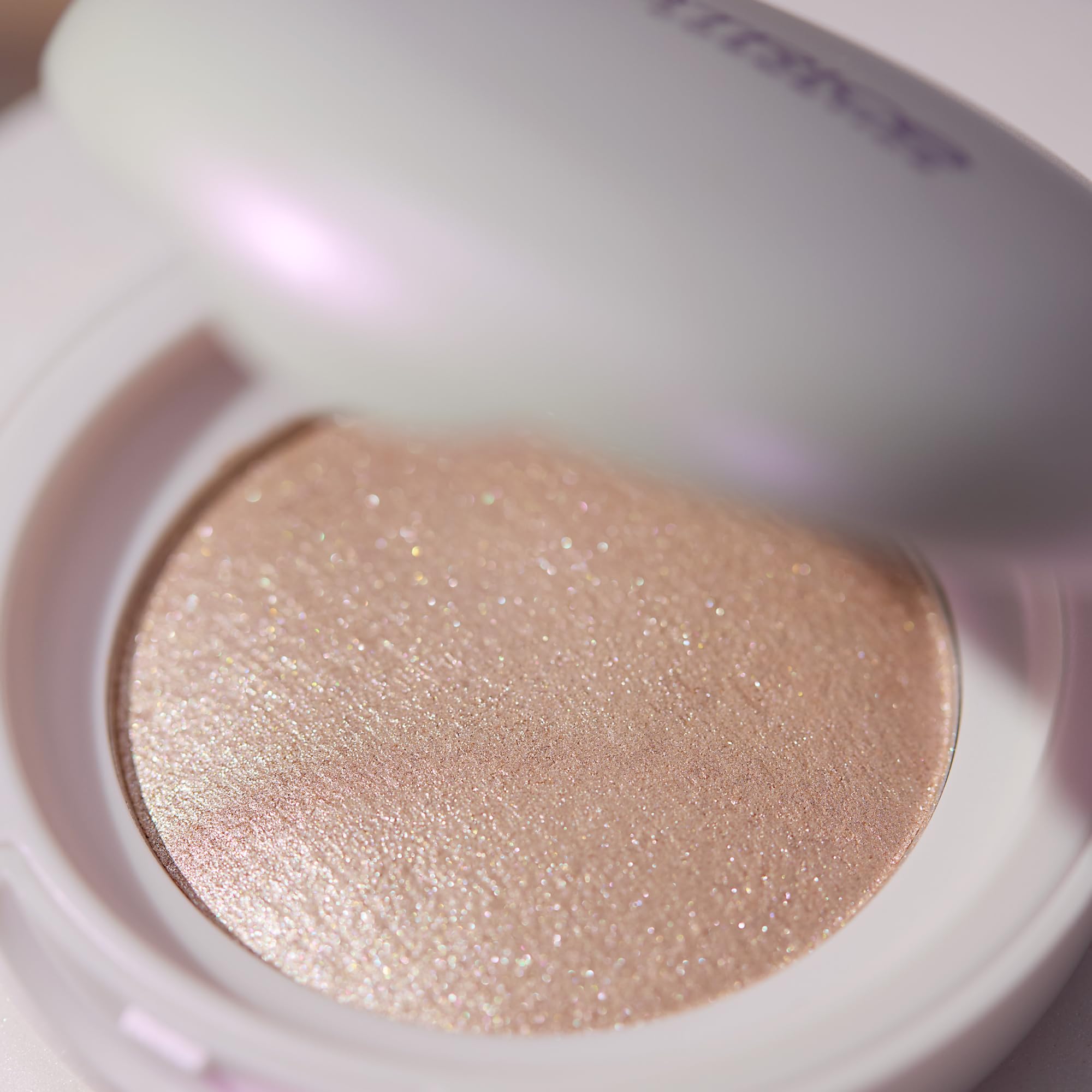 catrice-pearlfection-highlighter-c01-gold-champagner-8-5g image 4