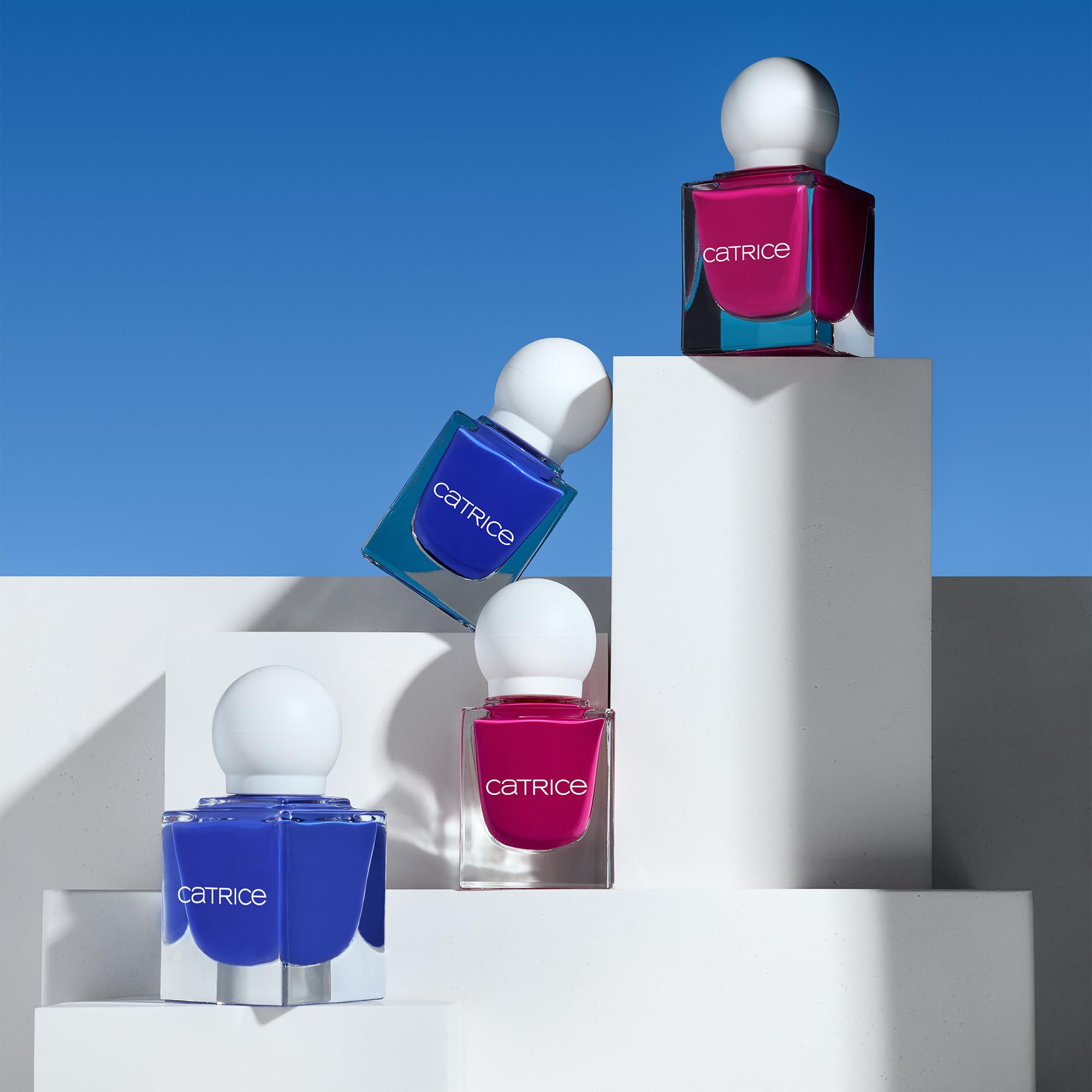 catrice-summer-obsessed-nail-lacquer-c01-nagellack-blau-11ml image 2