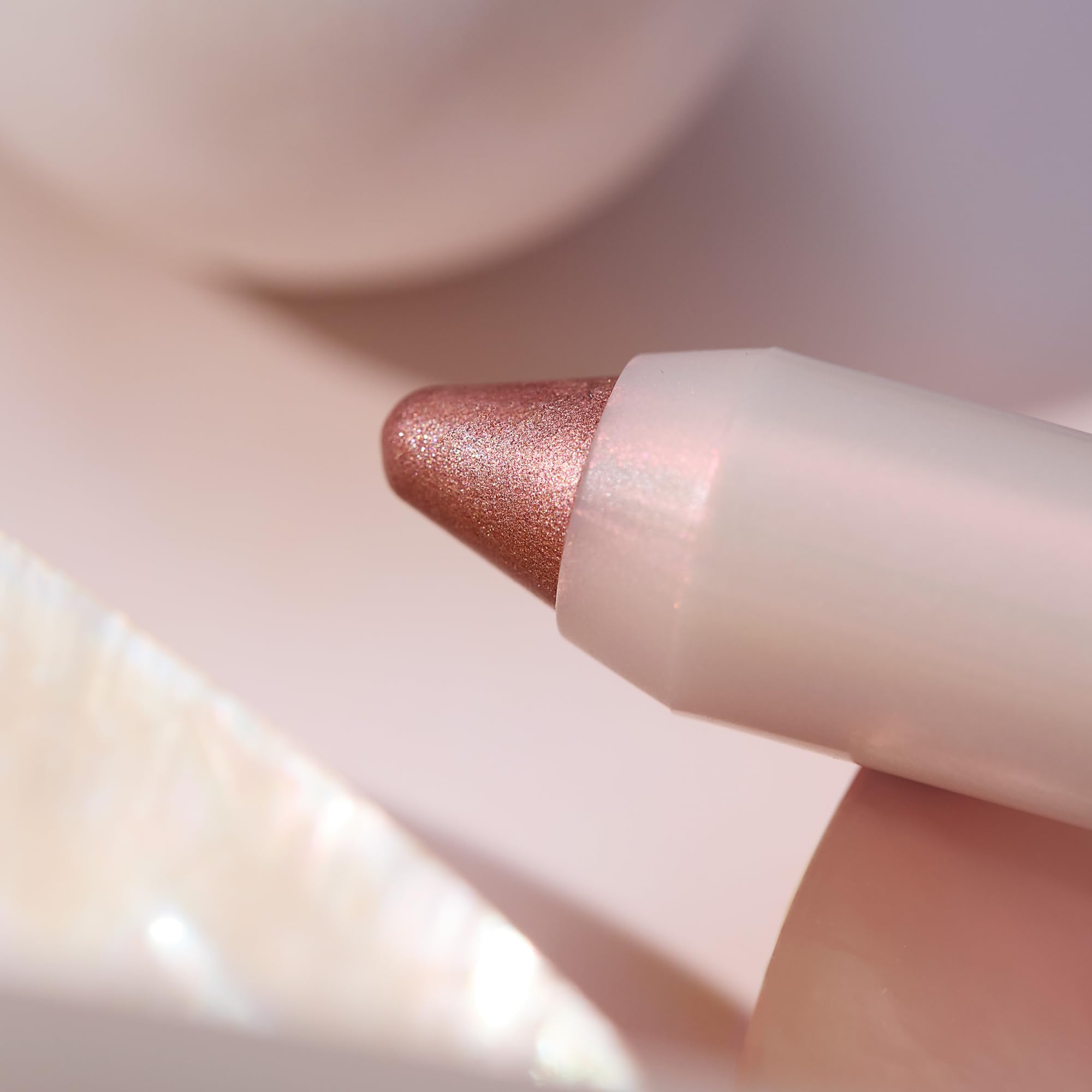catrice-pearlfection-eyeshadow-stick-c02-lidschatten-ros-gold-2-7g image 4