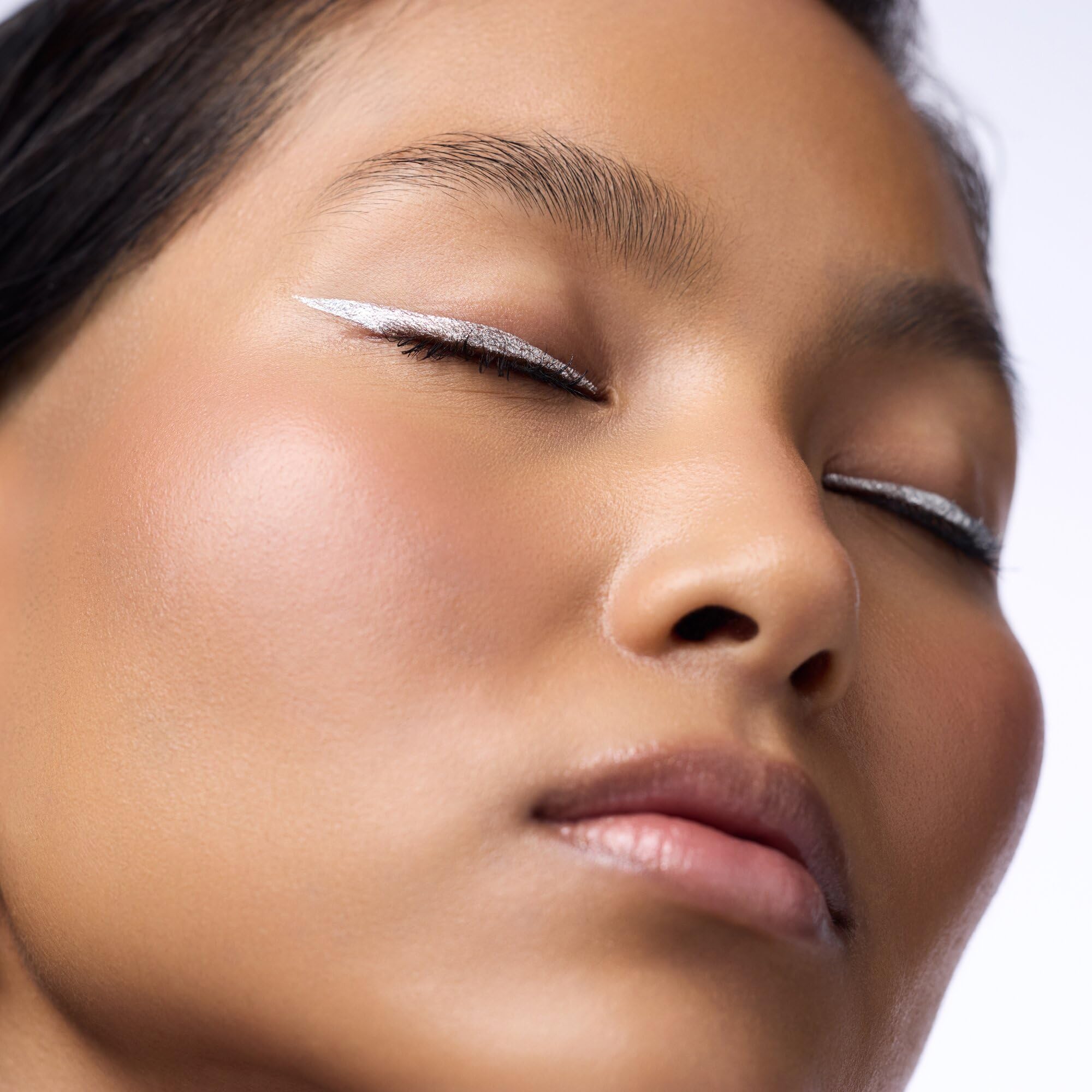 catrice-space-glam-eyeliner-010-moonstone-metallic-silber-1-4ml image 7