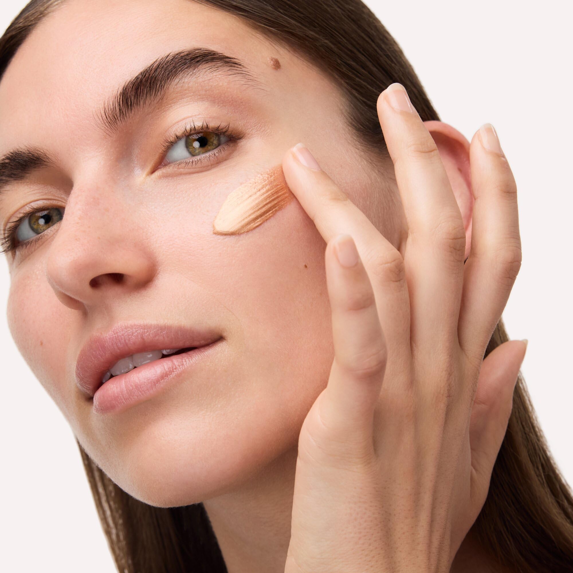 catrice-bronze-glow-grip-primer-010-sun-glazed-30ml-vegan image 5