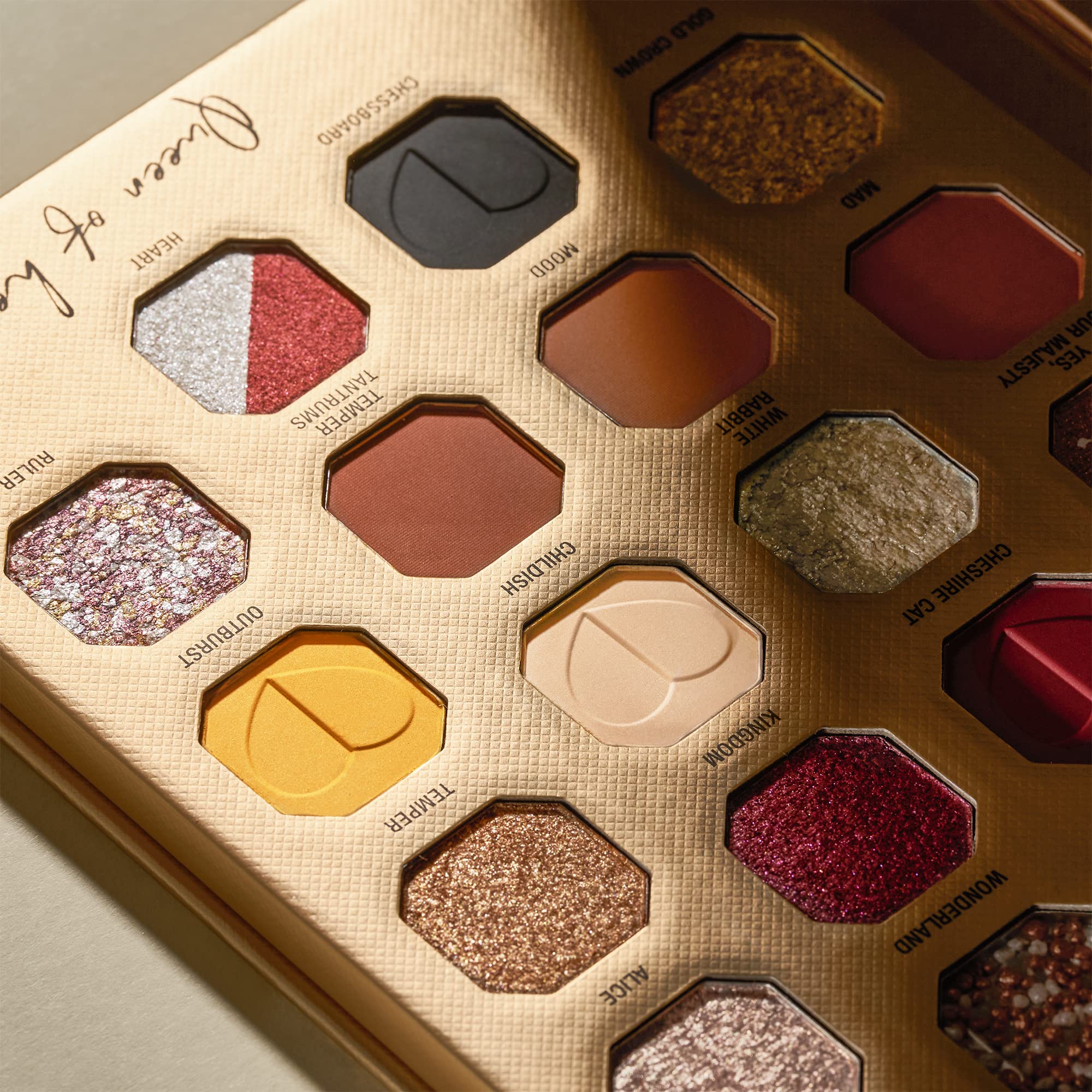 catrice-disney-villains-queen-of-hearts-palette-18-g image 7