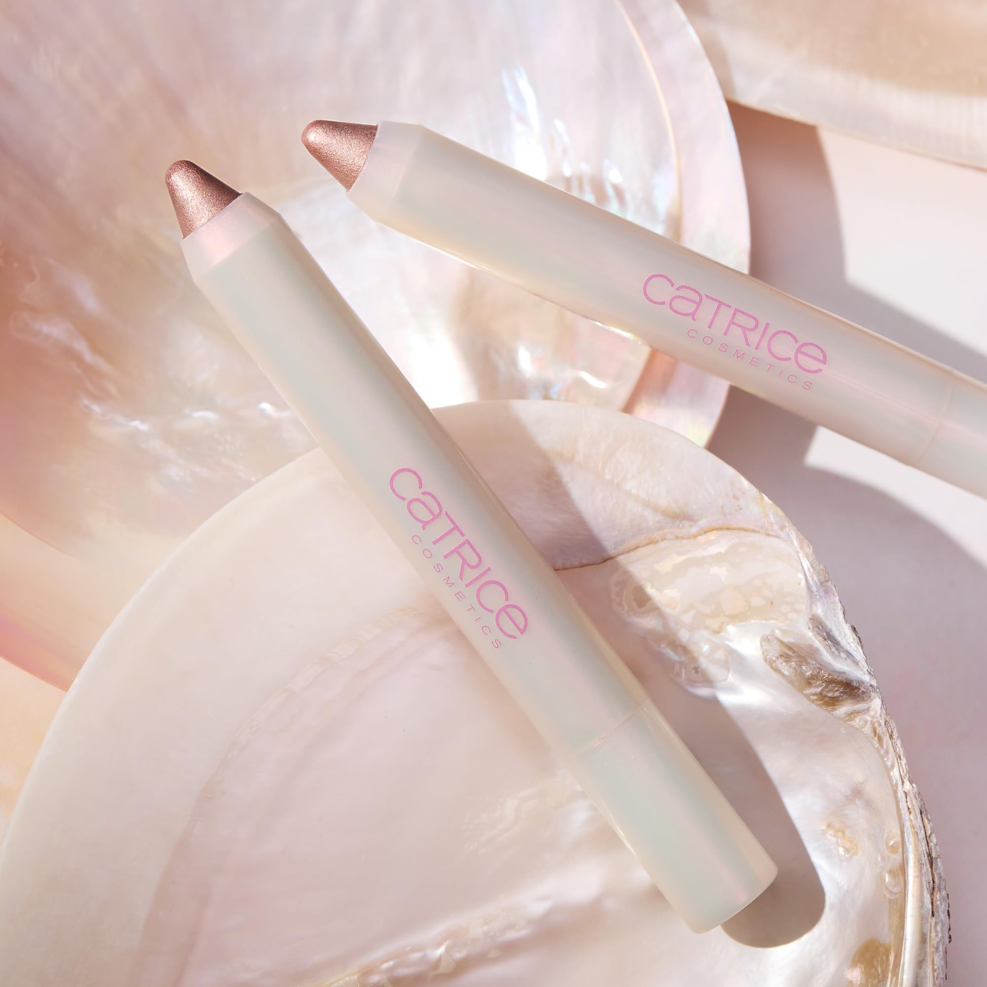 catrice-pearlfection-eyeshadow-stick-c03-gold-schimmernd-2-7g image 5
