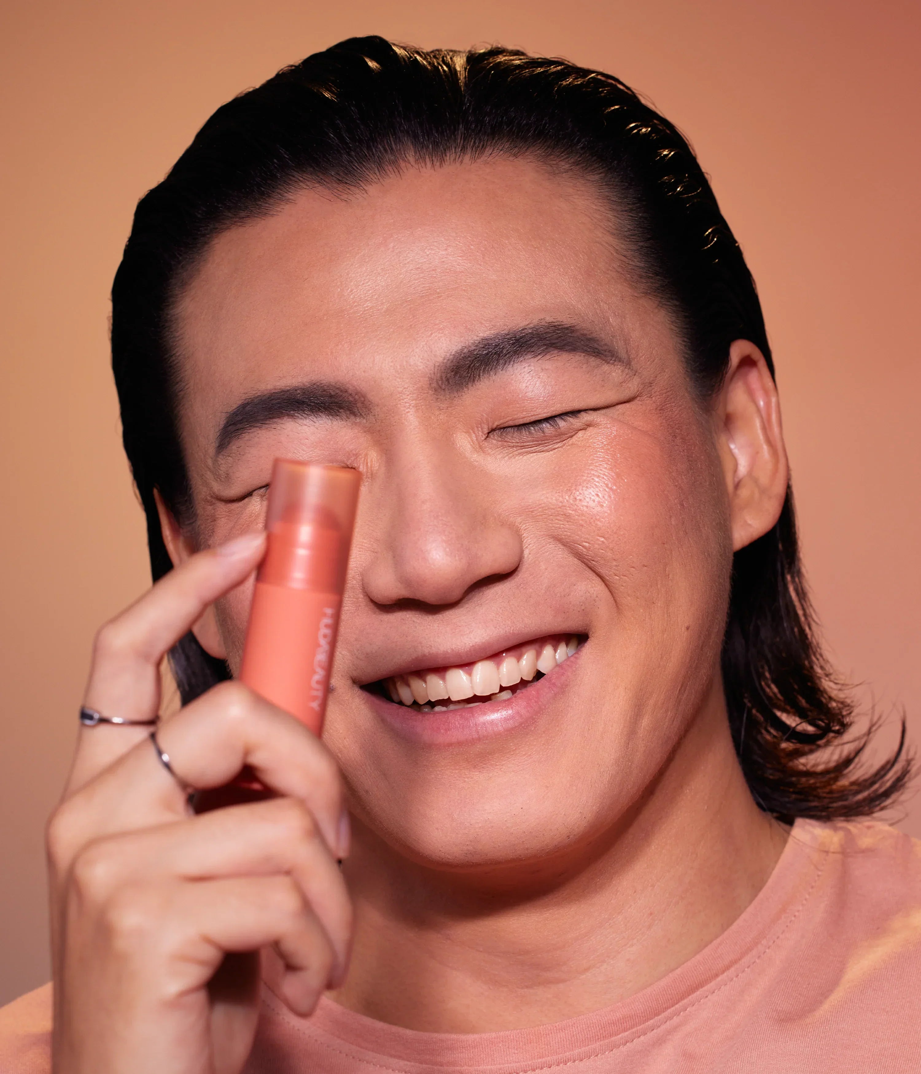 huda-beauty-blush-filter-cheeky-tint-rouge-stick-perky-peach image 3