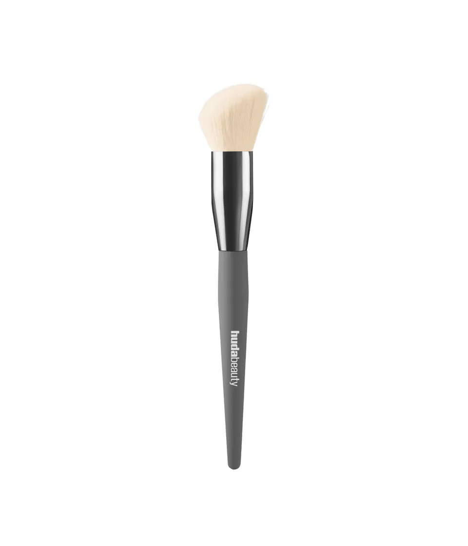 huda-beauty-blush-filter-diffusing-cheek-brush-rougepinsel image 1